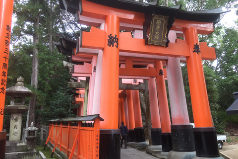 Kyoto: Tour guidato del Santuario Fushimi Inari e del Monte Inari