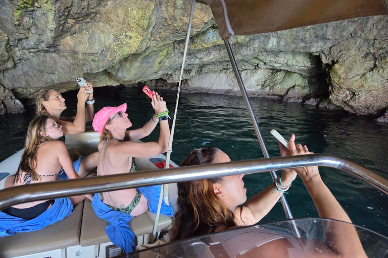 Marina Frapa: tour in barca di 7 grotte con drink e snorkelingMarina Frapa: tour in barca alle 7 grotte con bevande e snorkeling