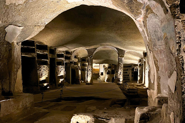 Naples: Sanità tour among ancient catacombs and folklore