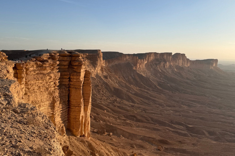 Riyadh: Edge of the World, Sadus Village & Bat Cave Tour Edge of the World, Sadus Village..etc(Private tour)