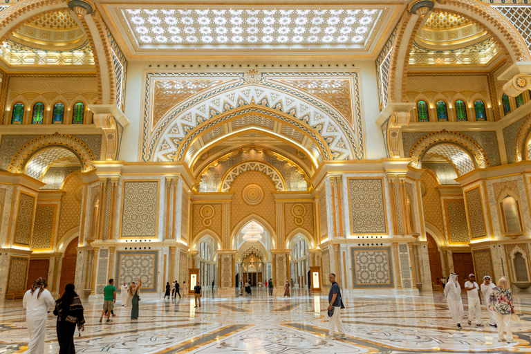 Explore Abu Dhabi: 2-Day Cultural Journey from DubaiShared Tour in Spanish