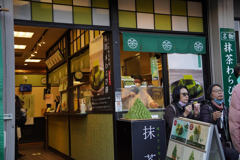 Tokyo: Asakusa Walking Tour, Local Guide & Snacks opt. Vegan