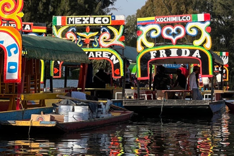 Musique et tequila à Xochimilco, visite de Coyoacán et CUMusique et Tequila à Xochimilco visite Coyoacán et CU