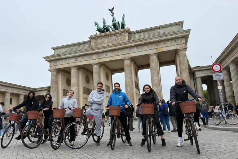 Berlin : visite à vélo de 3,5 heures - Un voyage dans le temps à travers la capitaleBerlin : balade à vélo de 3,5 heures - Un voyage dans le temps à travers la capitale