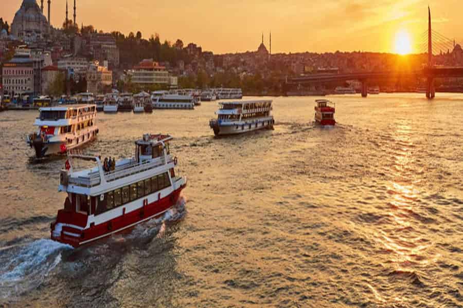 Führung: Sonnenuntergangs-Bootsfahrt auf dem Bosporus in Istanbul. Foto: GetYourGuide