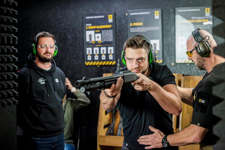 Prague: expérience de champ de tir avec jusqu'à 10 armes à feuPrague : expérience de tir de 2 heures - Forfait 4 pistolets