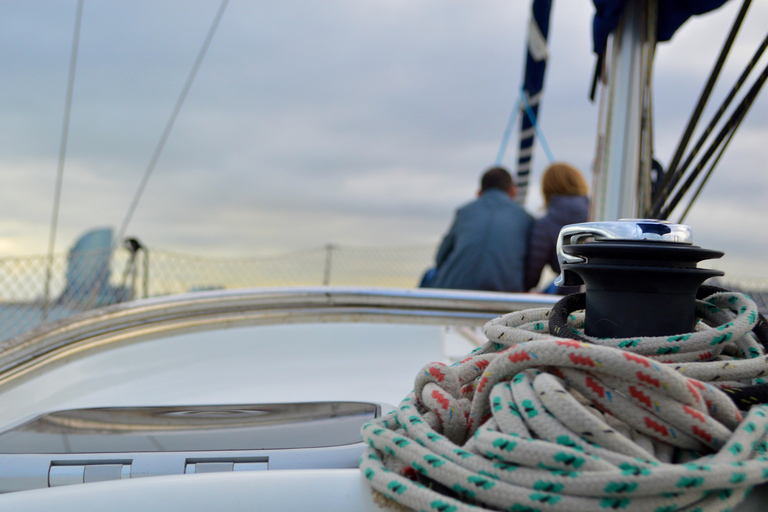 Barcelona: Exclusive Private Sailing Boat Cruise Barcelona: 2h Exclusive Sailing Boat Private Cruise