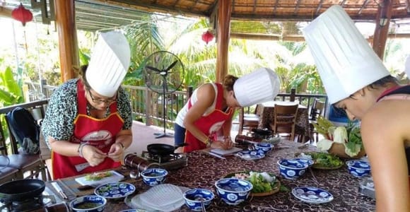Hoi An Cooking Class & Tra Que Vegetable Village by Bike