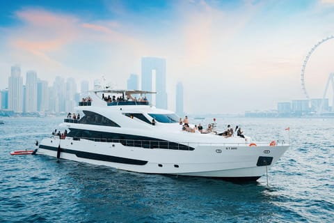 Dubai: Luxury Superyacht Tour with Live DJ, Swim & Open Bar
