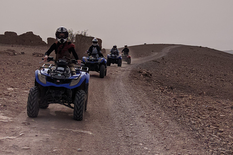 &quot;Désert d&#039;Agafay : Quad, balade à dos de chameau, déjeuner et piscine&quot;