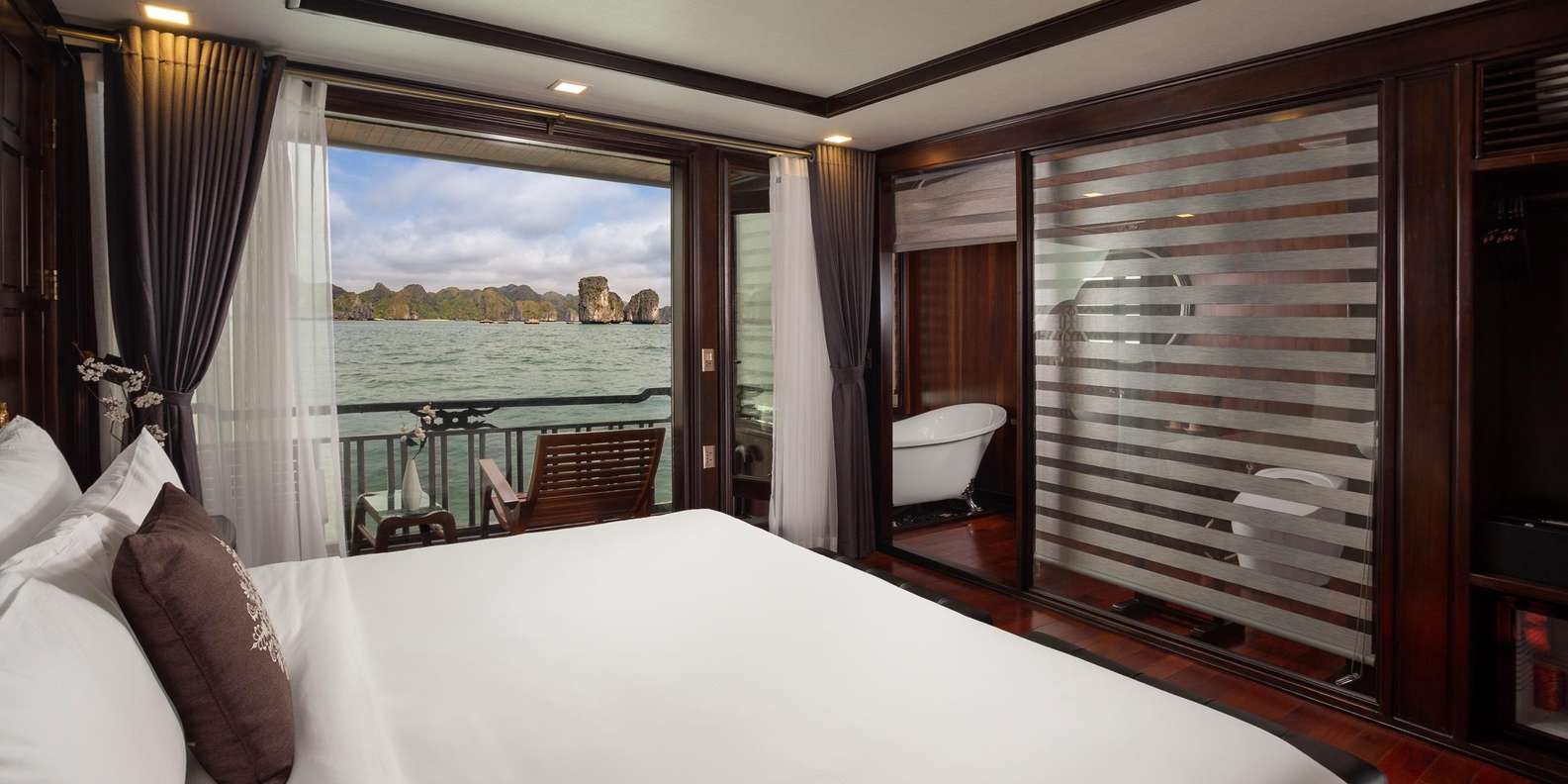 Hanoi: 2-Day Halong & Lan Ha Bay 5-Star Cruise with Balcony