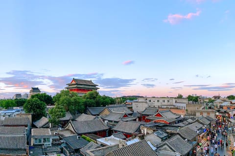 Beijing: Hutongs,Drum Tower & Shichahai Walk /Bike/Food Tour