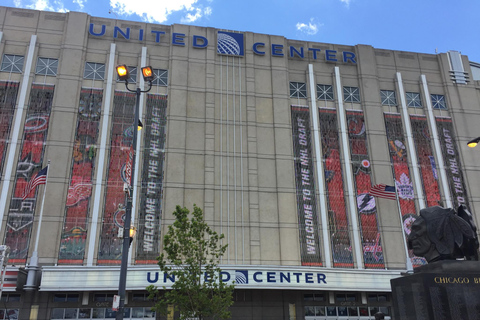 Chicago: Chicago Blackhawks NHL Game Ticket at United Center Lower Sideline