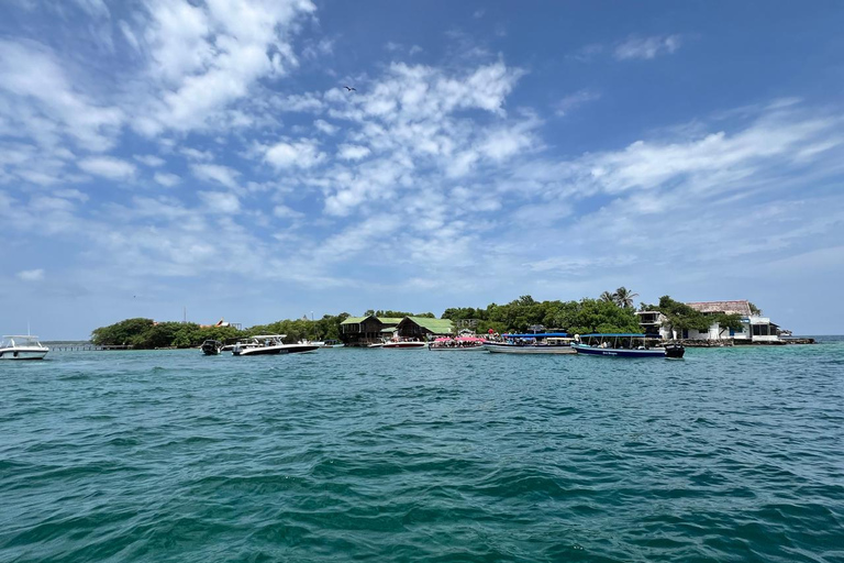 Cartagena: tour di un giorno intero in barca di lusso alle isole del Rosario