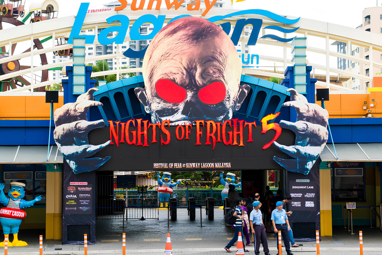 Sunway Lagoon 6 Parks Pass with Transfers & Dinner