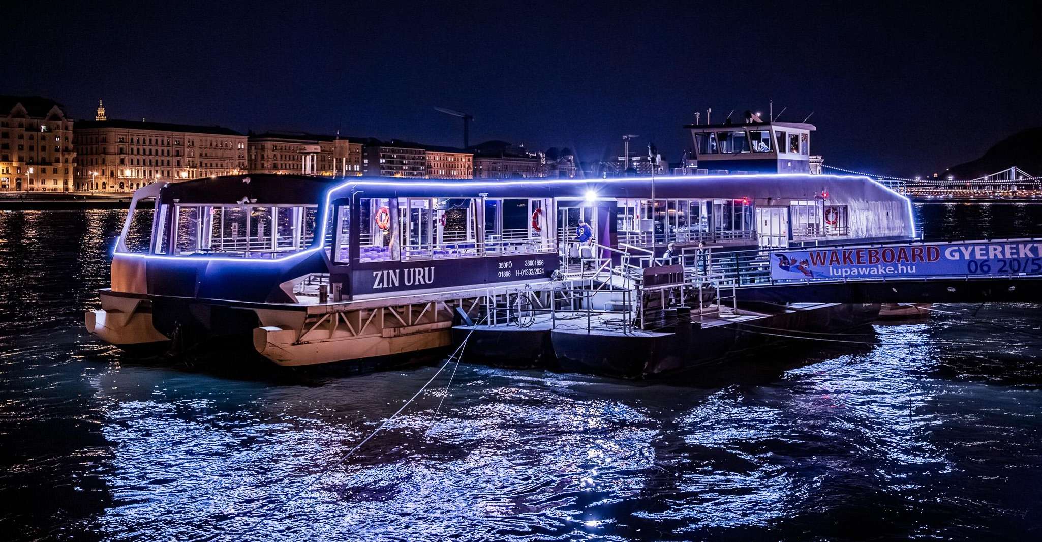 Budapest: Nighttime or Daytime Sightseeing Cruise photo 6