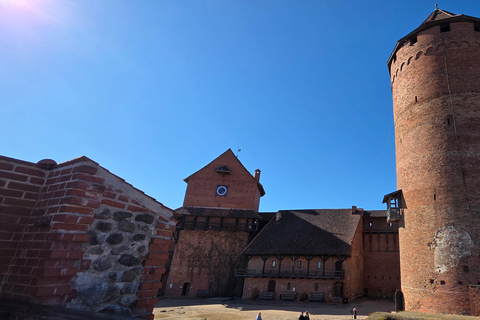 From Riga: Turaida & Sigulda Day Trip with Guide