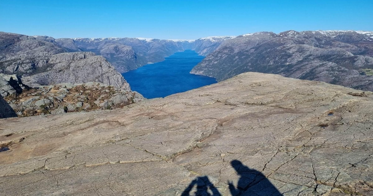 Stavanger: Excursión a Preikestolen con traslado hotel/barco | GetYourGuide