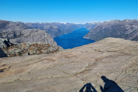 Preikestolen avec prise en charge à l&#039;hôtel ou au bateau avec guide