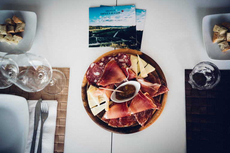 Tour del vino in una cantina familiare in Toscana