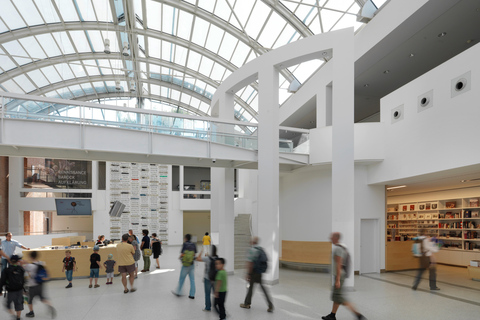 Nuremberg: Sneaker Tour at the Germanisches Nationalmuseum Nuremberg: Sneaker Tour at the GNM