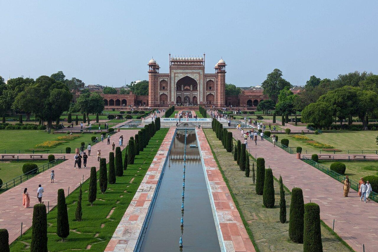 Vanuit Delhi: Taj Mahal dagtour per sneltrein met transfers1e klas treinwagon, auto, gids, toegangskaarten en lunch