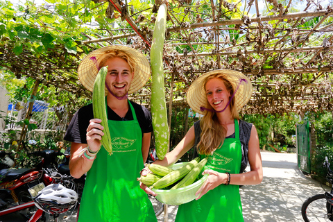 Hue : Visite du pont Thanh Toan en moto avec cours de cuisine