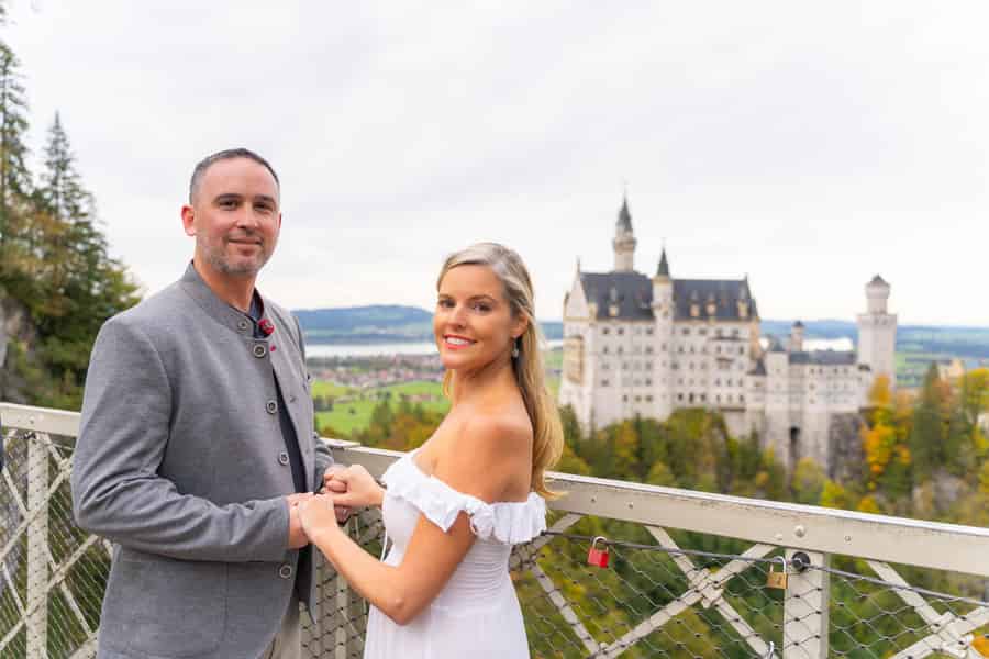 Schwangau: Dein privates Fotoshooting am Schloss Neuschwanstein. Foto: GetYourGuide Schwangau: Dein privates Fotoshooting am Schloss Neuschwanstein. Foto: GetYourGuide