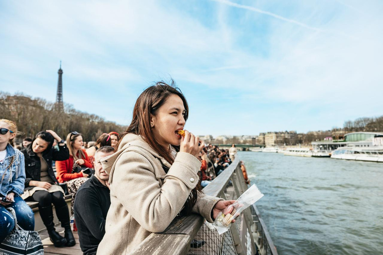 Paris: Seine River Sightseeing Cruise with Parisian Macaron Paris: Seine Day/Evening Cruise & Macaron Experience