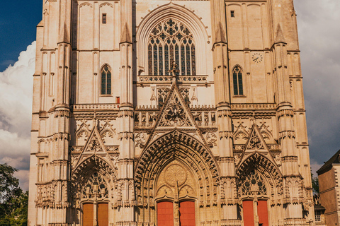 Nantes Monumental Sightseeing Tour with licensed tour guide