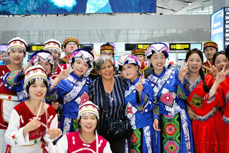 From Shanghai: 4D3N Zhangjiajie Tour with Guide