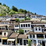 Da Durazzo/Golem: tour di un'intera giornata a Berat (UNESCO) e al lago di Belshi