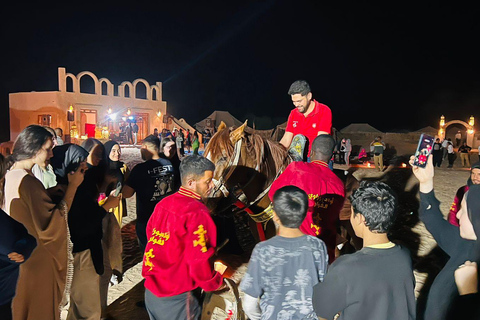 Es Sabra : Dîner bédouin dans le camp du Sahara tunisienEs Sabra : Dîner bédouin dans le Sahara tunisien