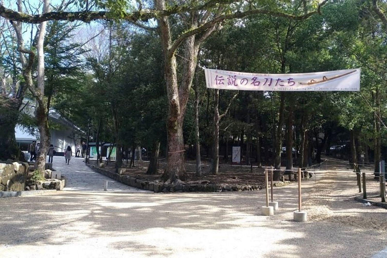 Nara: Kasuga Taisha Shrine Candlelight Tour with Drink