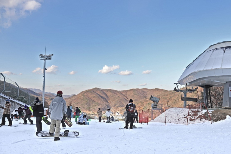 Seoul: Jisan Forest Winter Ski Day Tour with Basic Lesson SNOWBOARD Full Package - Meet at DDP Station