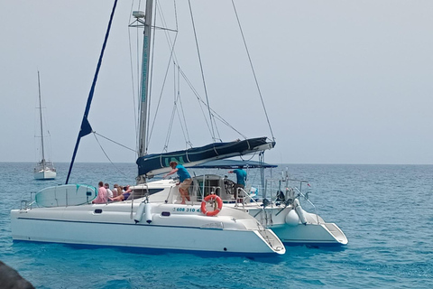 Fuerteventura: PRIVATE Catamaran All Inclusive Lobos inPRIVATE AFTERNOON