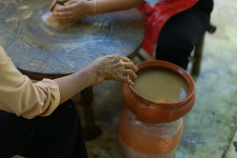 Atelier de céramique avec un artiste local de Hoi AnCréez votre propre chef-d'œuvre en céramique avec un artiste local de Hoi An