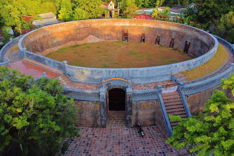 Discover Hue: Perfume River, Imperial Citadel, Royal Tombs Group Tour