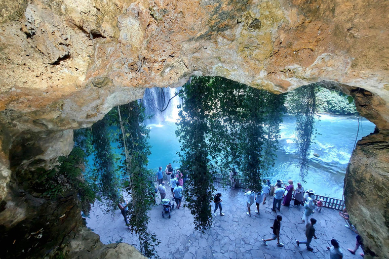 Antalya : Visite guidée de la ville avec billets pour les chutes d'eau et déjeuner.Tour en bateau