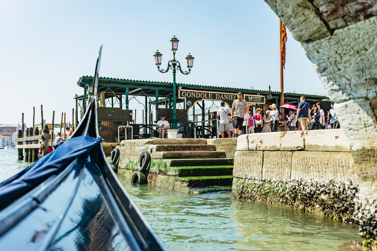 Venedig: Privat gondoltur längs Canal GrandePrivat 30-minuters ikonisk Grand Canal Gondola Ride