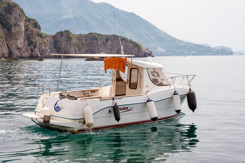 Baía de Budva: Passeio de barco com mergulho com snorkel e passeios turísticos