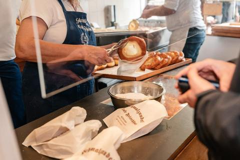 Munich: Viktualienmarkt Food Walking Tour with local guide Munich: Viktualienmarkt Food Tour with local guide