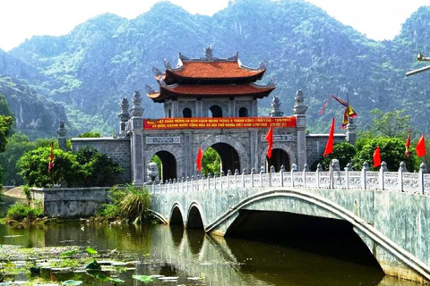 Depuis Hanoi : excursion à Hoa Lu et Tam Coc avec vélo