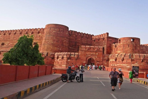 Delhi till Agra: Berättelser om Taj Mahal och lokalt livPrivat Agra-resa från Delhi – bil, guide och biljetter