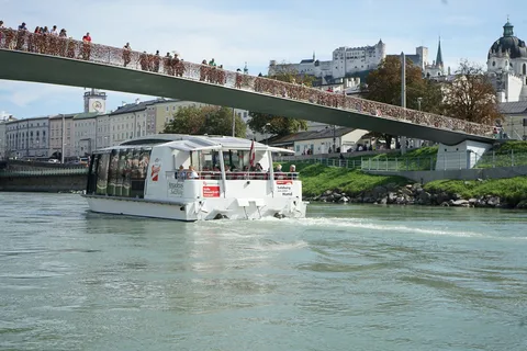 Salzbourg : Tour en bateau jusqu'à Hellbrunn et visite du château
