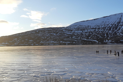 Akureyri: Excursión de pesca en hielo con cacao caliente