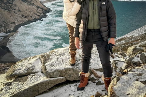 Reine: Winter Snowshoe Hike to Ryten – With Local Guide