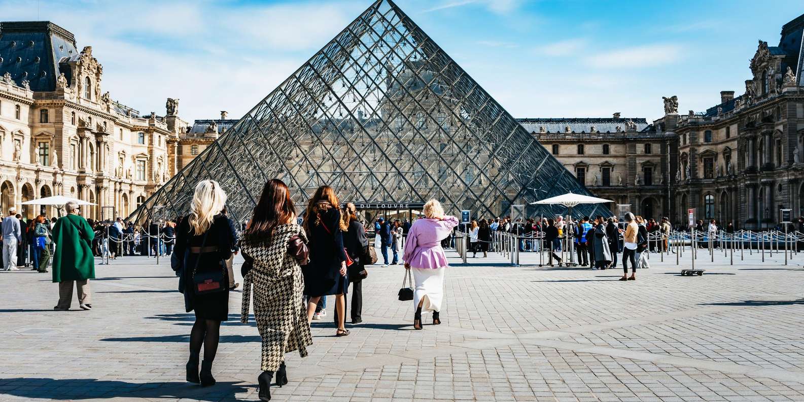 Paris: Louvre Museum Tour Mona Lisa & Iconic Masterpieces