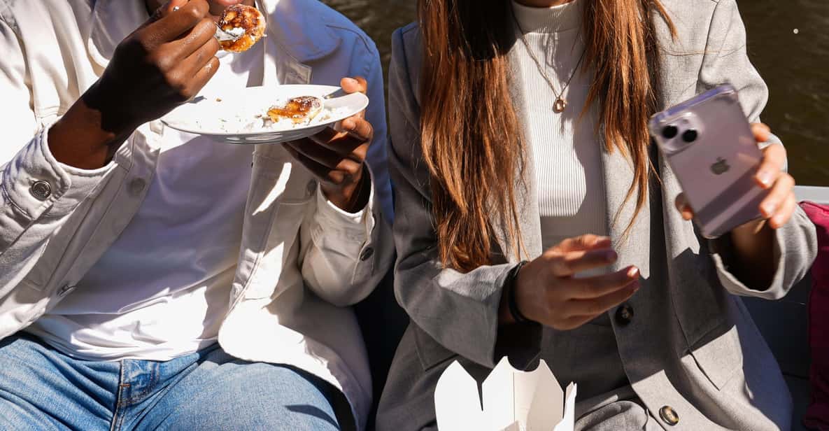 Afbeelding 2 van Amsterdam: Grachtenrondvaart met Nederlandse pannenkoeken en drankjes