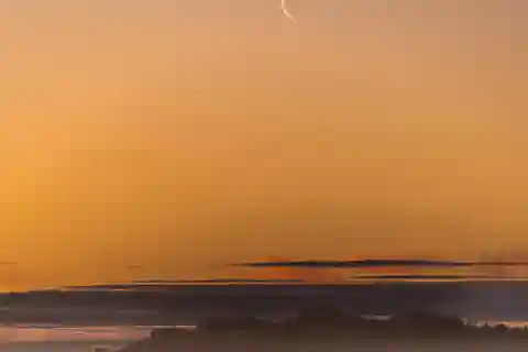 Lofoten: Midnight Magic Tour with Snacks and Drinks